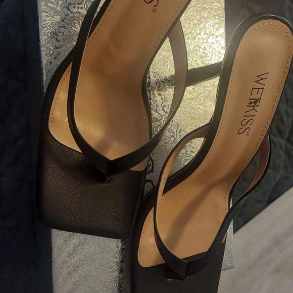 Wet Kiss Heels - Picture 3 of 3